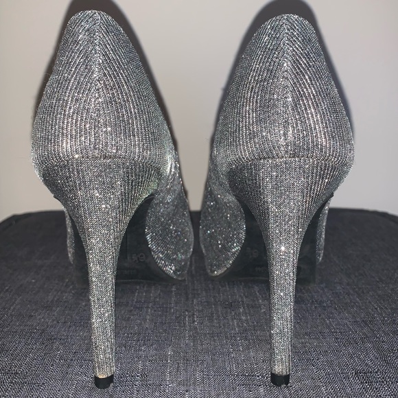 Sparkly Grey Close Toed Pump - Picture 6 of 7